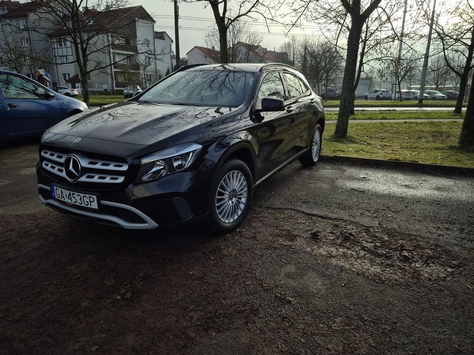 Mercedes-Benz GLA Mercedes GLA 180 7G-DCT
