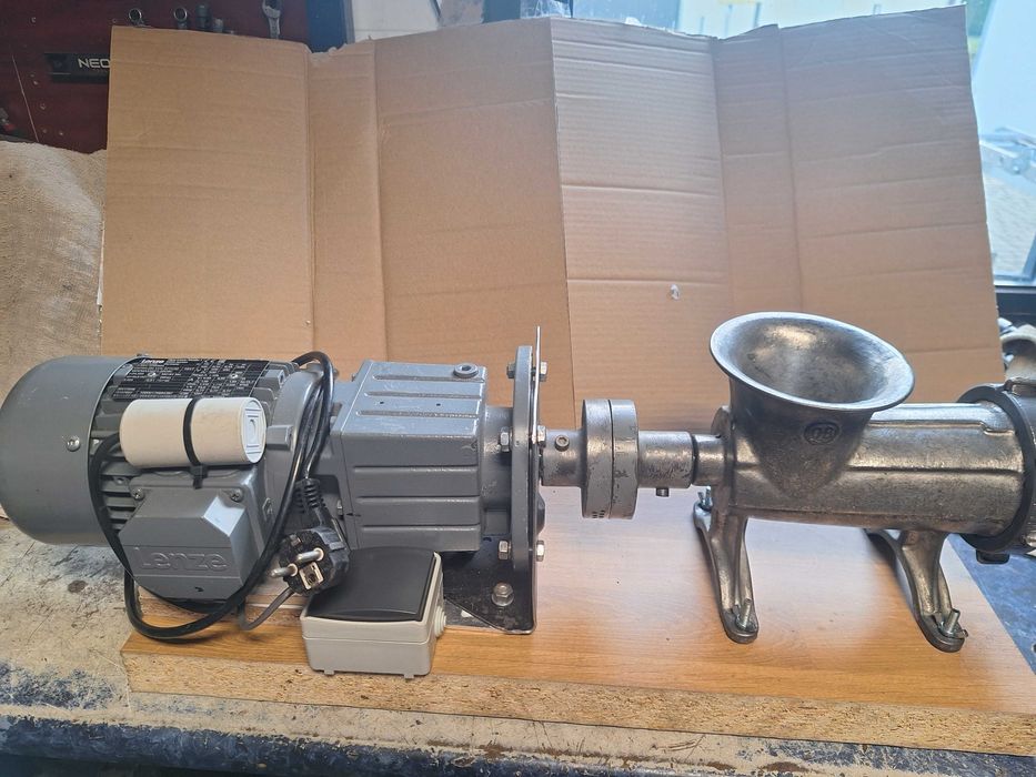 Maszynka do mięsa 22 z motoreduktorem na 230V