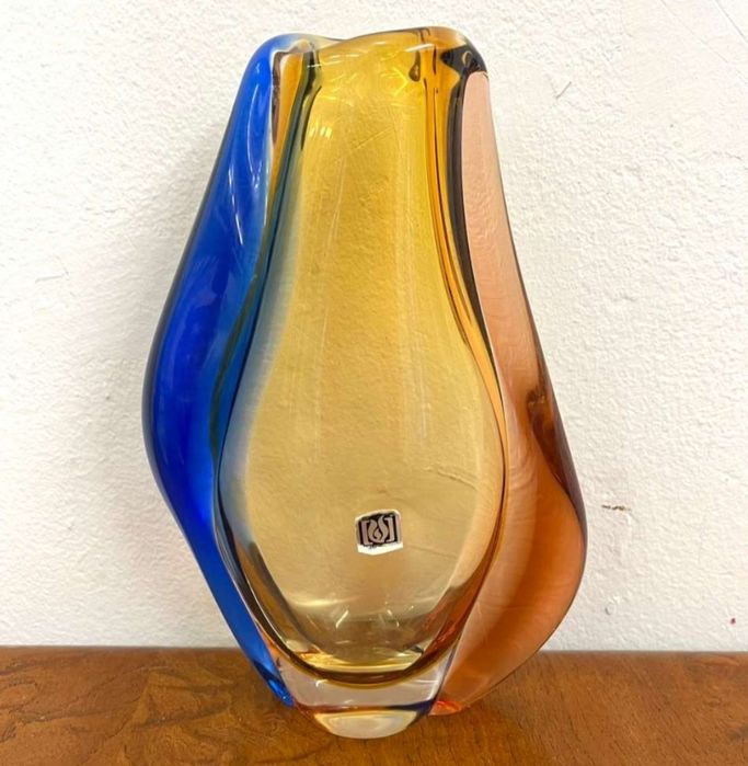 Wazony Hana Machovska  w kolorach żółty, niebieski, różowy