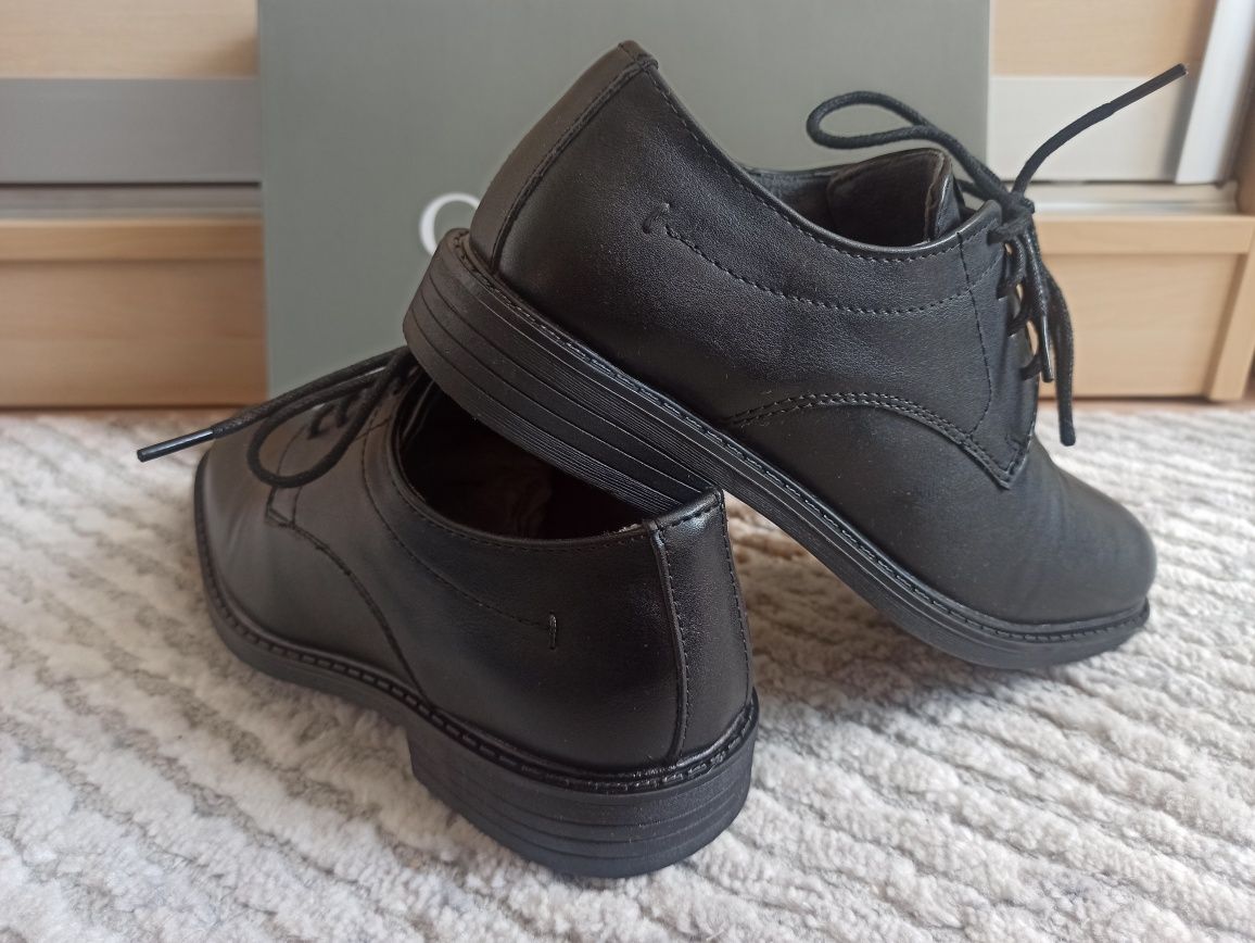 Buty chłopięce czarne, rozm. 37