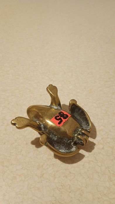 Mosieżna żaba popielniczka