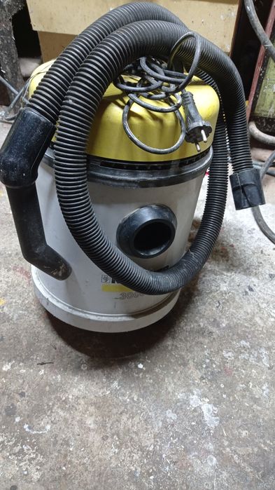 Odkurzacz przemysłowy Karcher 3000 plus drugi gratis