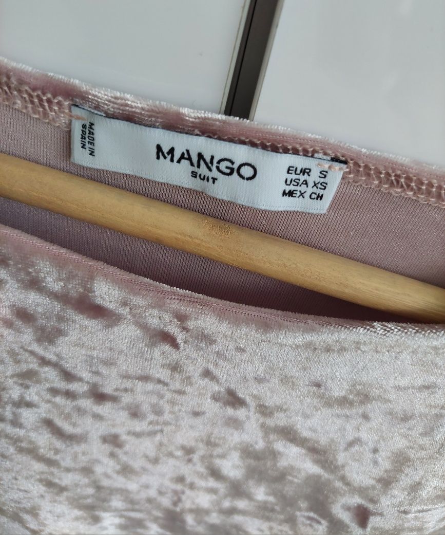 Welurowa sukienka mango suit wiązana na ramionach