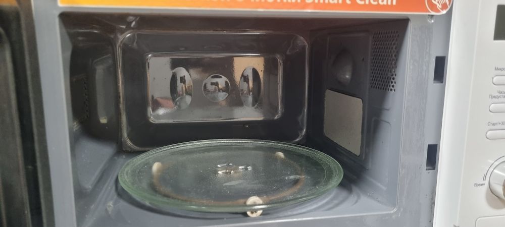 Микрохвильова піч Midea AM720C4E-W