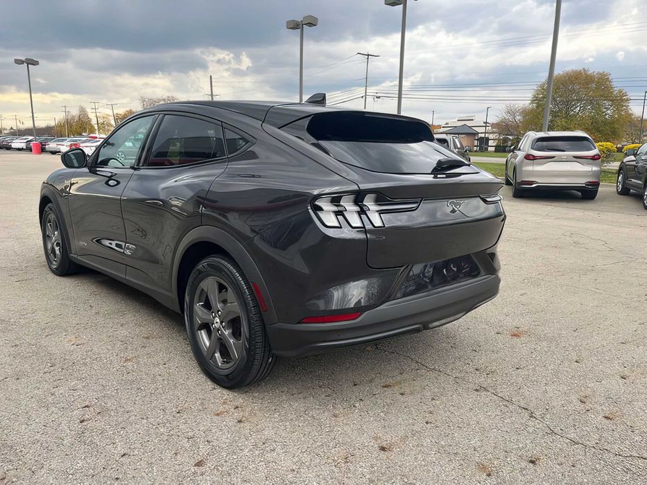 Ford Mustang Mach-E      2022