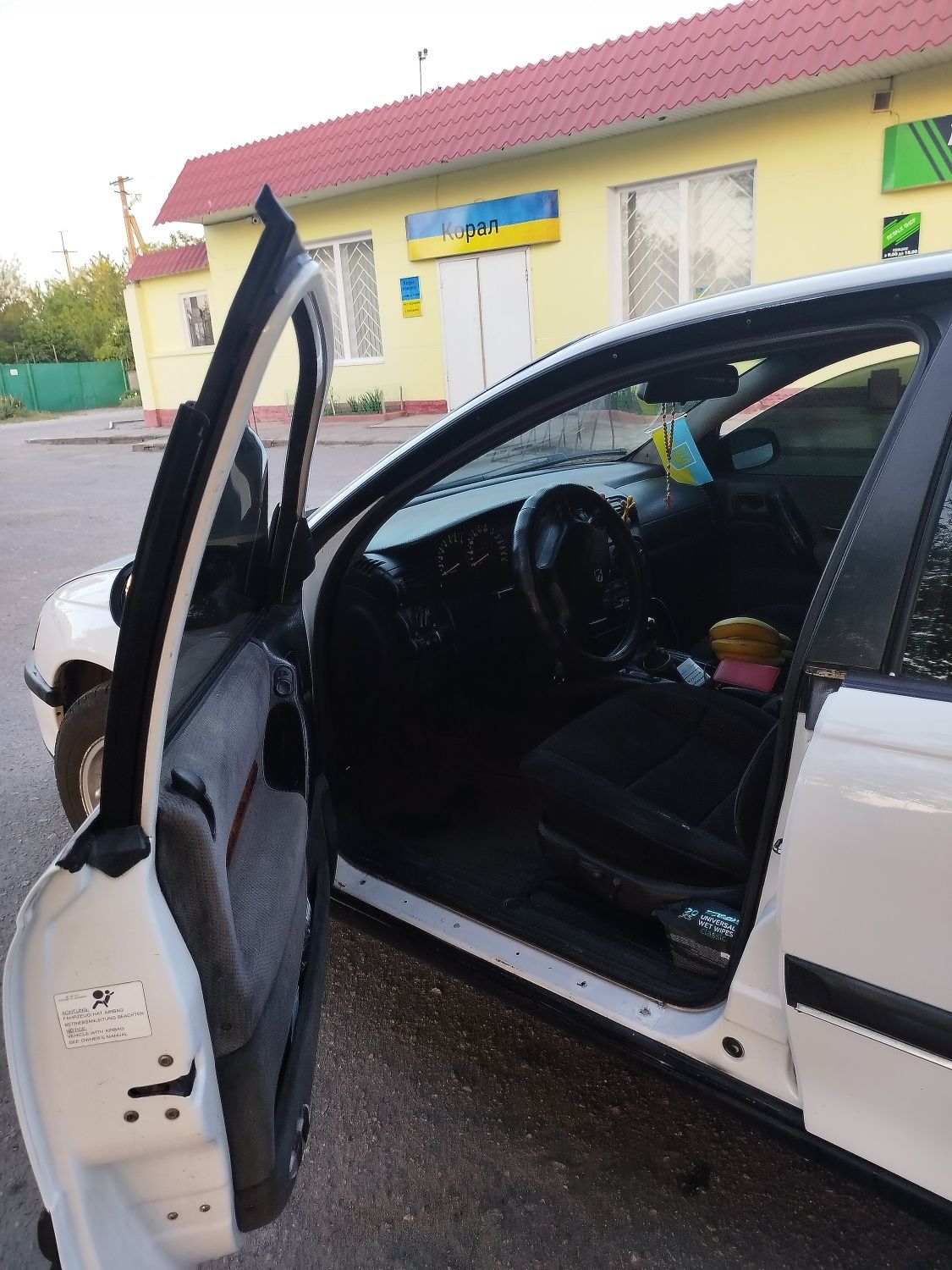 Продам Opel Omega B 2.0 в гарному стані, сів і поїхав.