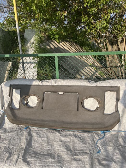 Задня поличка W124