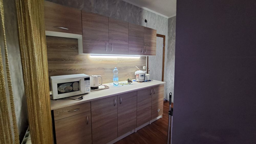 Подобова оренда пів будинку.