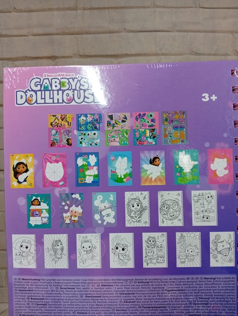 Wyklejanie po numerach + kolorowanka Gabi i koci domek