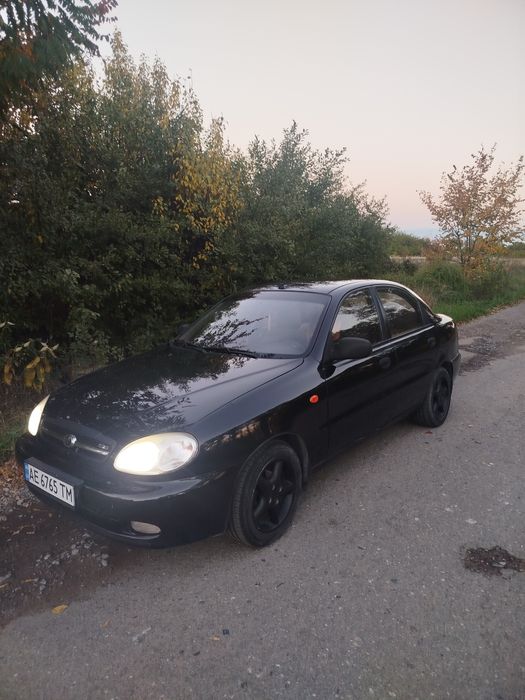 Lanos SE 2011 рік у гарному  стані, газ/бензін, кондиціонер.