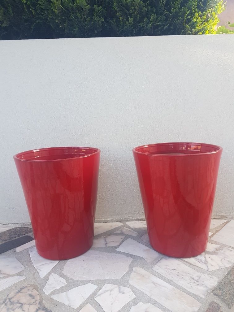 Vasos vermelhos em ceramica vitrificada a vermelho da Jardinland
