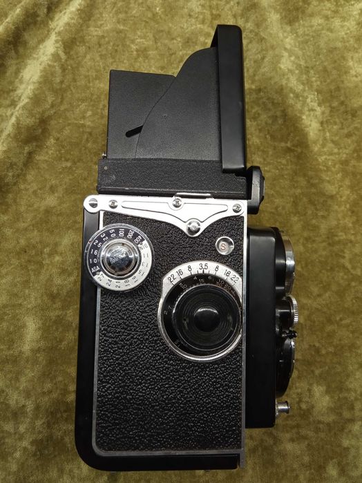 Zabytkowy aparat fotograficzny YASHICA D