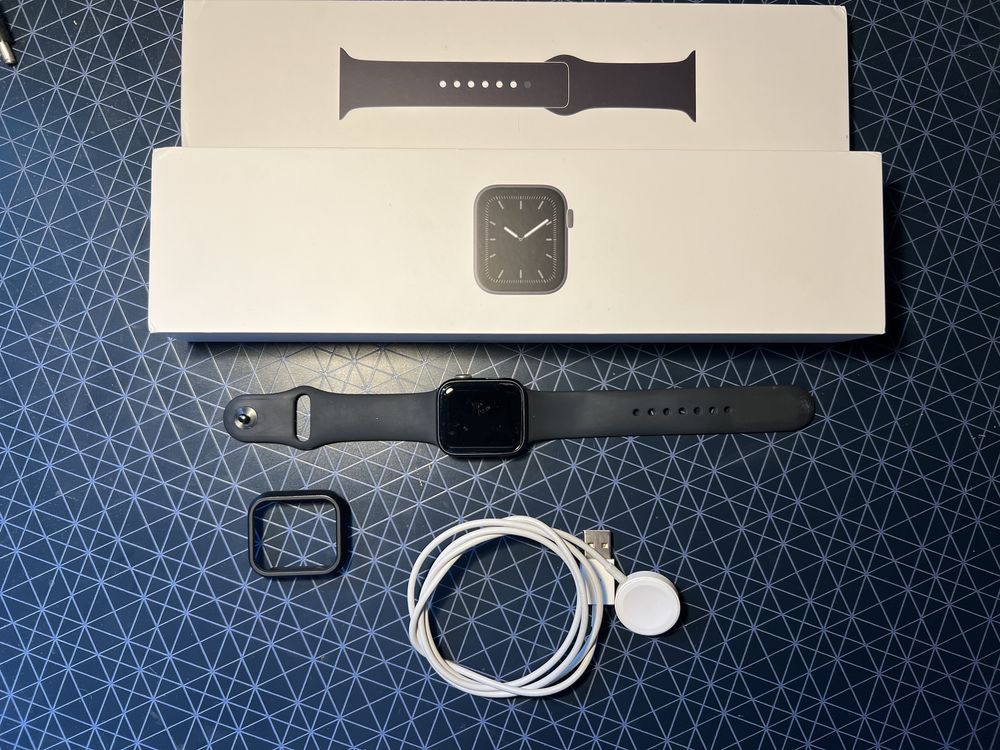 Zegarek Apple watch 5