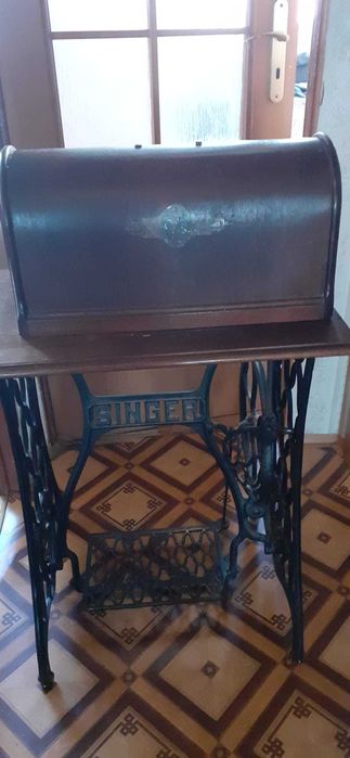 Starodawna maszyna do szycia Singer
