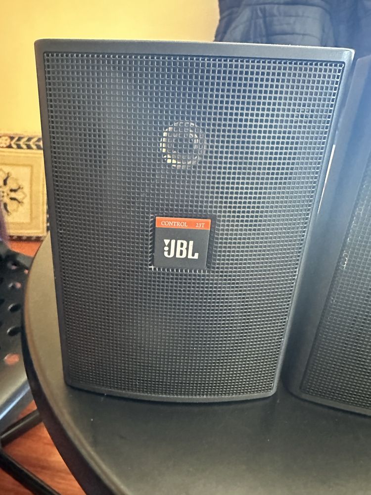 Conjunto de 10 colunas JBL Control 23T