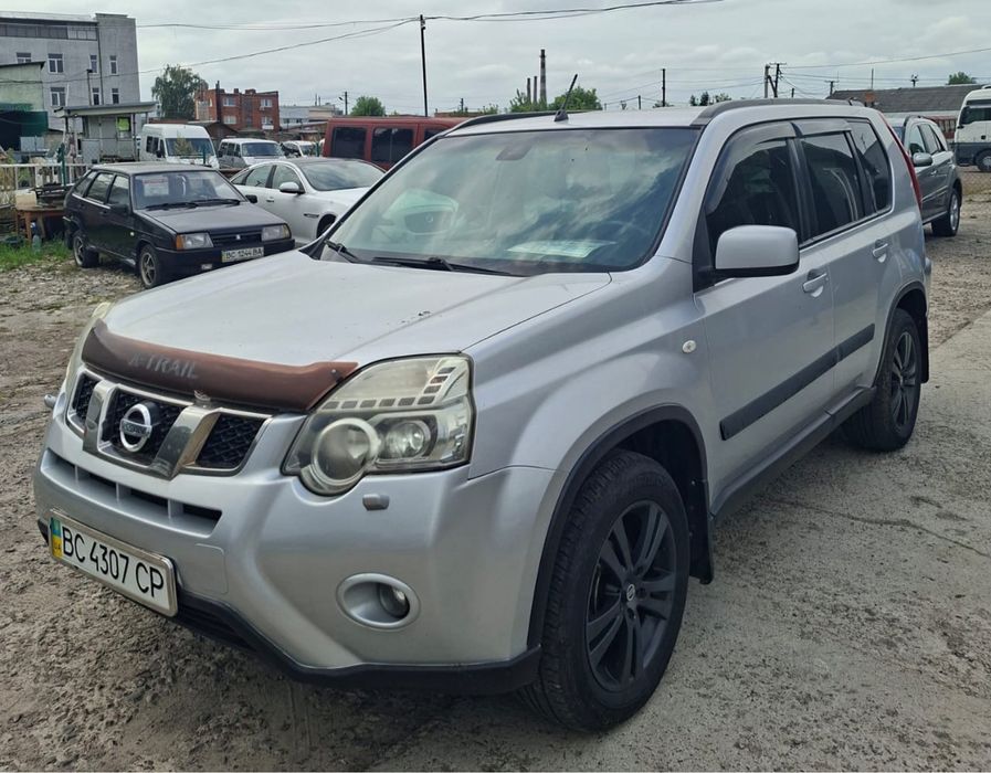 Машина nissan x-trail