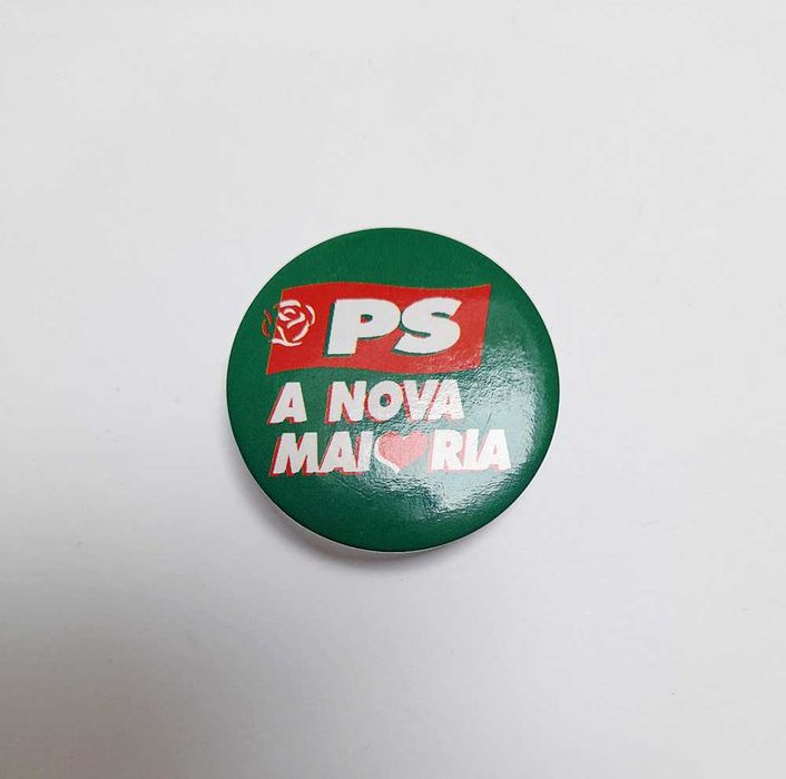 Coleção Pins,  Emblemas, Cachecol Partido Socialista desde Final 1970