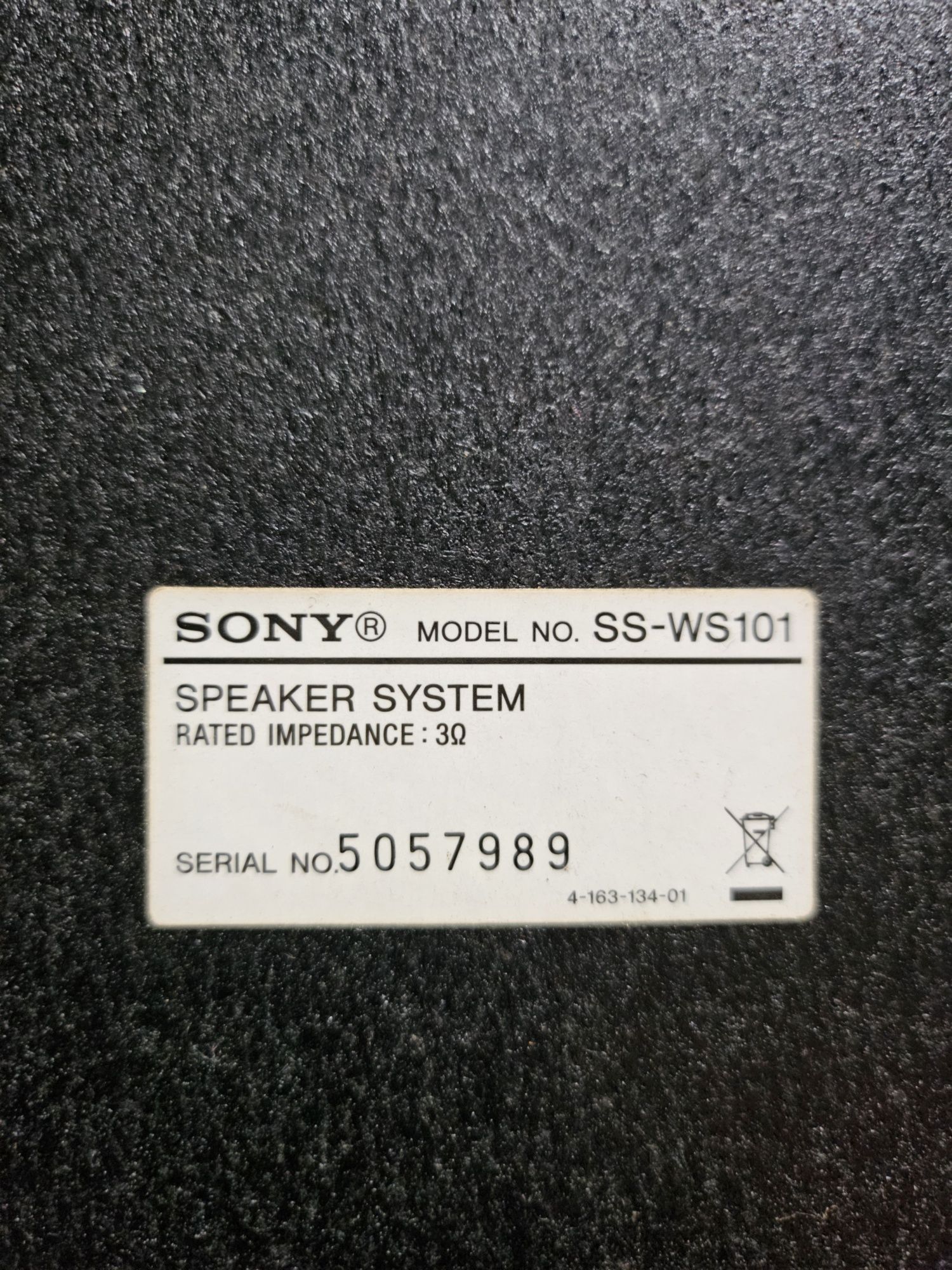 3 Colunas 1 central   para sistema de som com sub incluído.