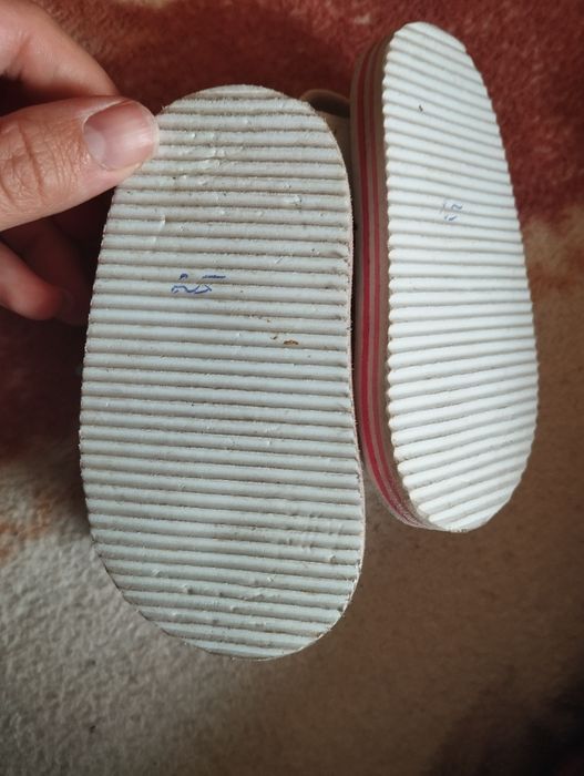 Продам взуття для дівчинки