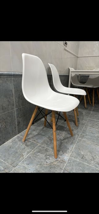 Cadeiras novas brancas