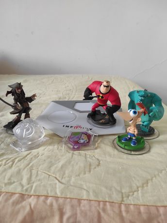 Jogo Disney Infinity Wii com 4 figuras e cartas