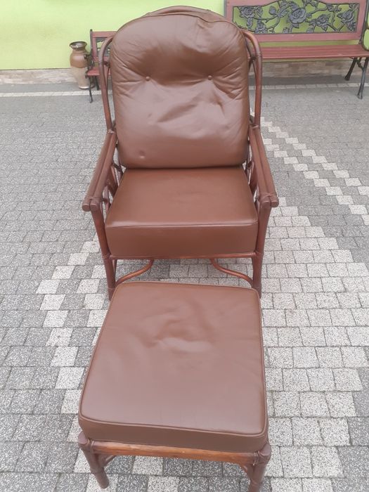 Fotel ratanowy masywny z podnożkiem