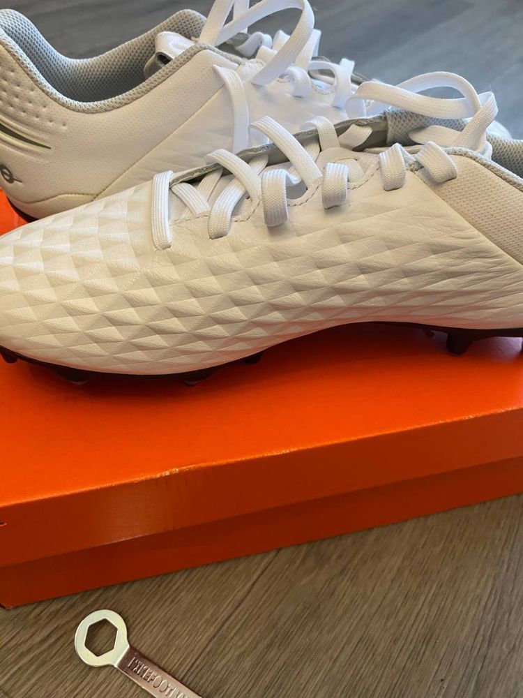 Бутсы nike legend 8 academy pro tempo white