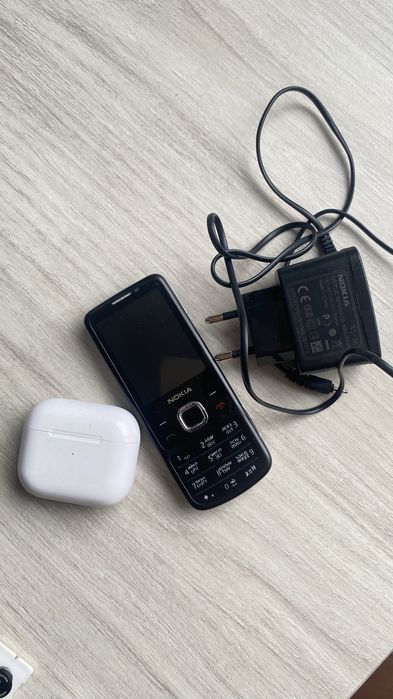Nokia 6700 + наушники бонусом продам