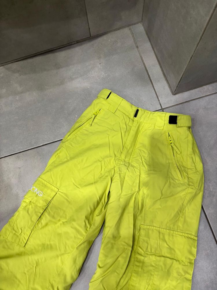Spodenki narciarskie/snowboardowe Billabong rozmiar 150.