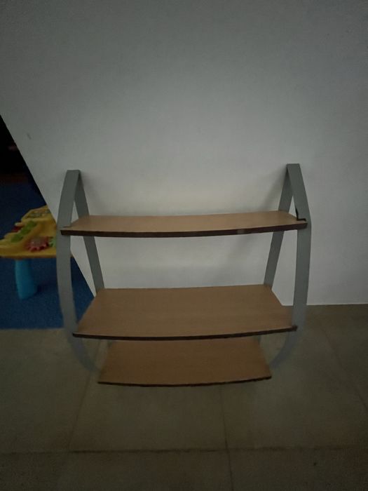 Vendo estante com prateleiras