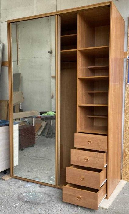 шафа-купе з ящиками