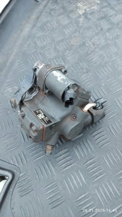 Паливний насос ford volvo peugeot mazda 2.0 tdci  hdi continental