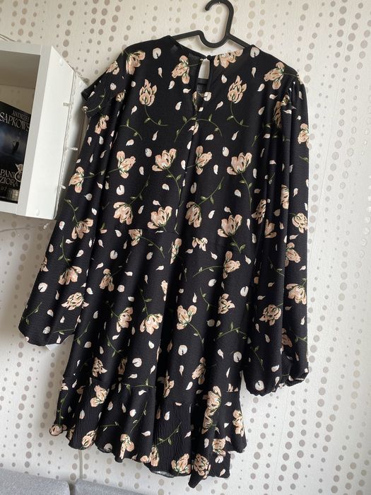 Sukienka zwiewna letnia River island, kwiaty falbanki roz. XL