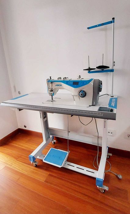 Máquina de Costura Jack A4 - Como Nova