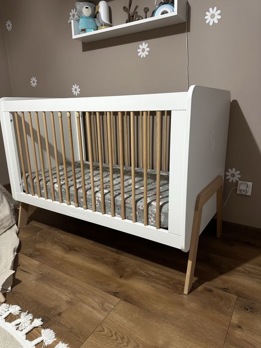 Łóżeczko dziecięce z wygodnym materacem