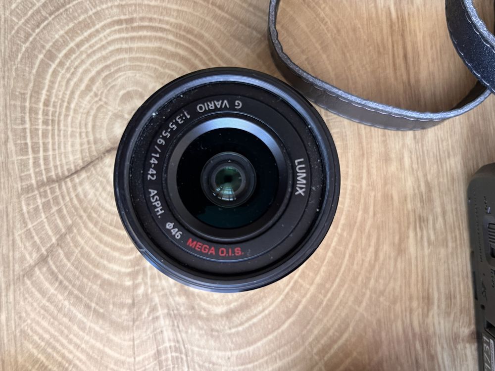 Panasonic Lumix DMC-G6 + obiektyw 14-42 mm + 2 akumulatory + ładowarka