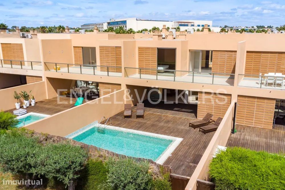 Moderna Moradia em Banda em Resort, a pé da praia