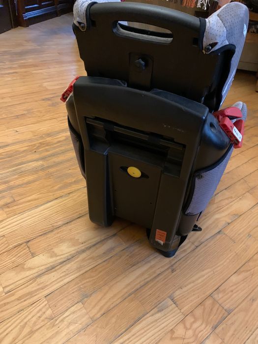 Дитяче автомобільне крісло