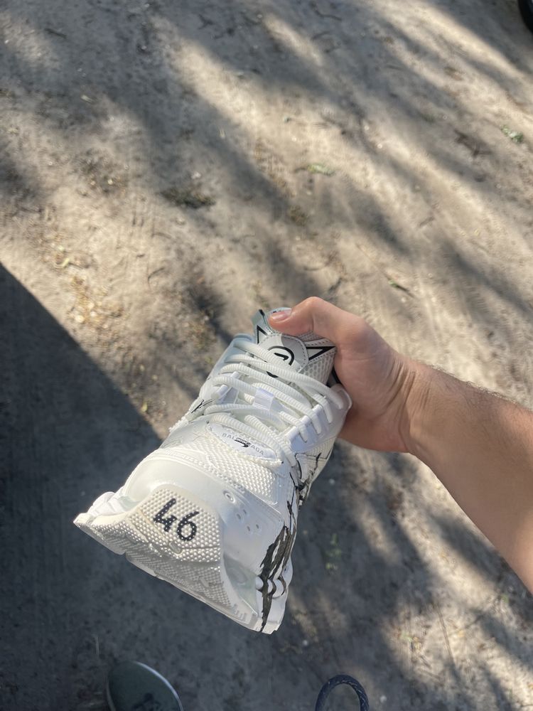 Кросовки Balenciaga Runner White Graffiti