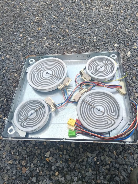 Piekarnik elektryczny Whirlpool AKP 335/01 + płyta indukcyjna AKM 608