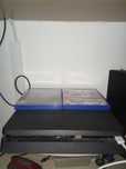 É uma PS4 com dois jogos tudo bem