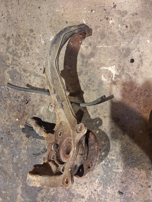 Lewa zwrotnica mitshubishi Galant