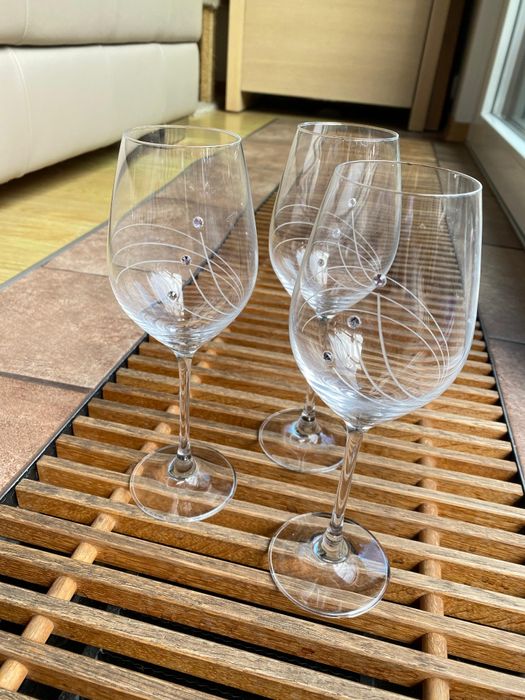Nowy komplet Swarovski  6 sztuk kieliszki do wina oraz 12 sztuk szklan