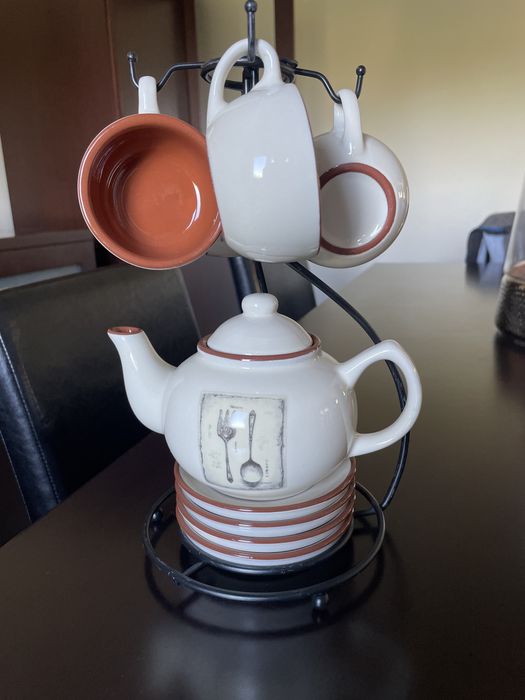 Conjunto de café (chávenas, pratos e bule)