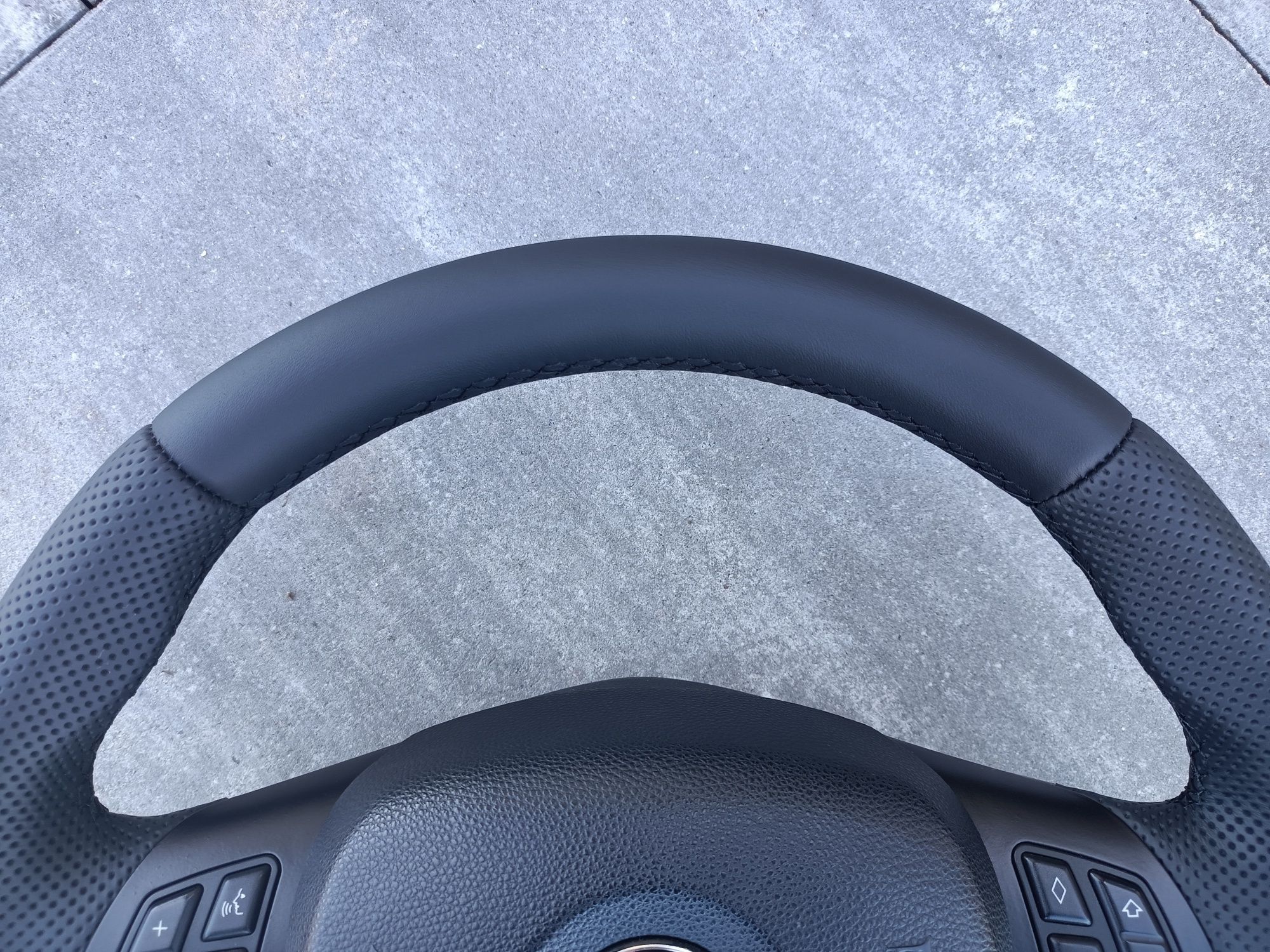 Jak nowa kierownica Mpakiet BMW E90 E91 E92 E93 E81 E87 E88 X1
