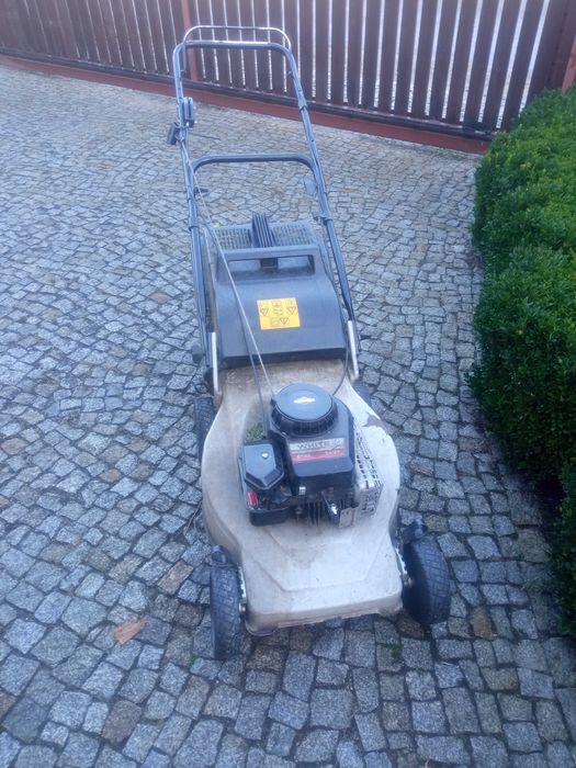Kosiarka spalinowa B&S używana, uszkodzona
