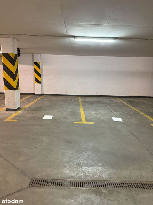 Miejsce postojowe w garażu podziemnym.