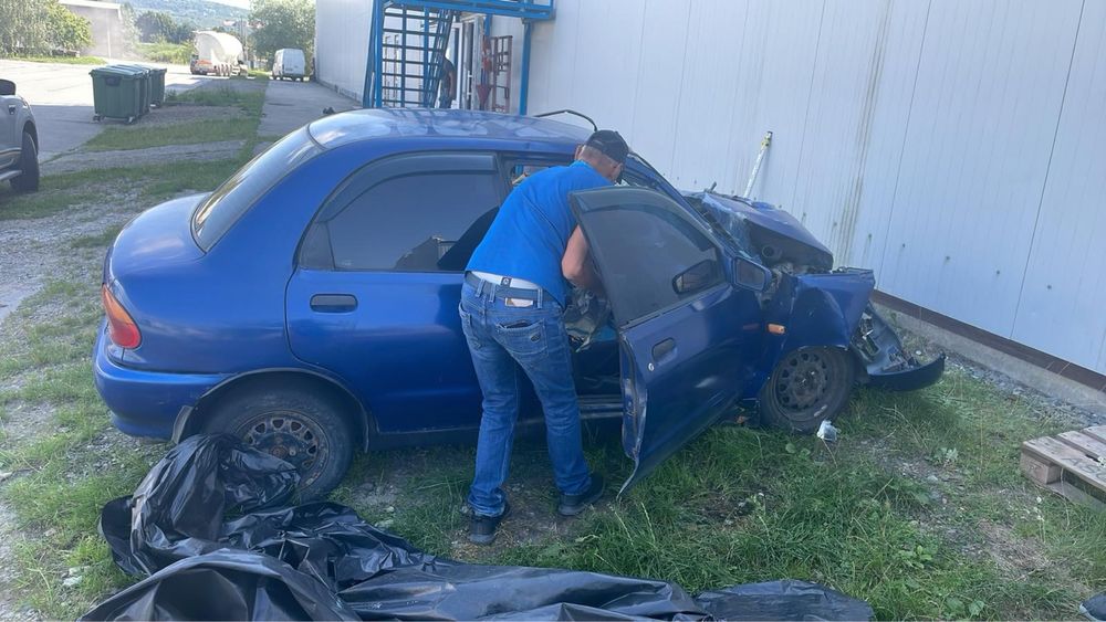 Mazda 121 1,3 бензин після дтп