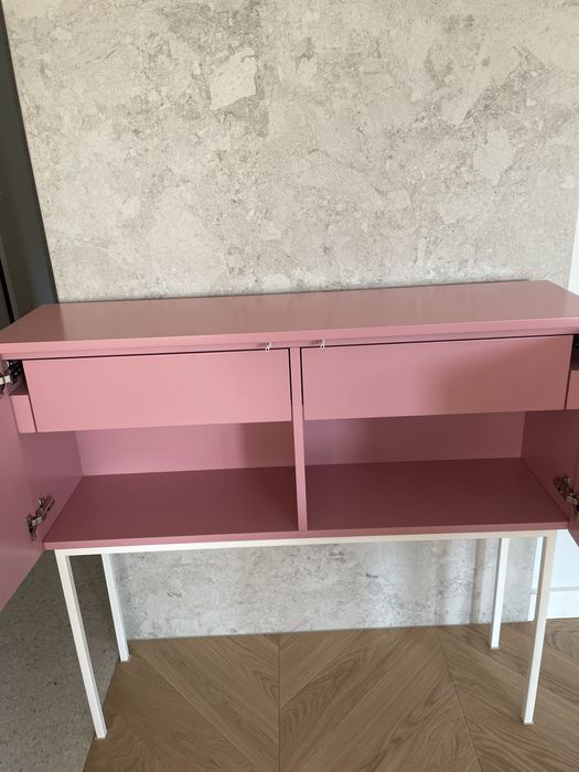 Komoda / konsola różowa z frezami