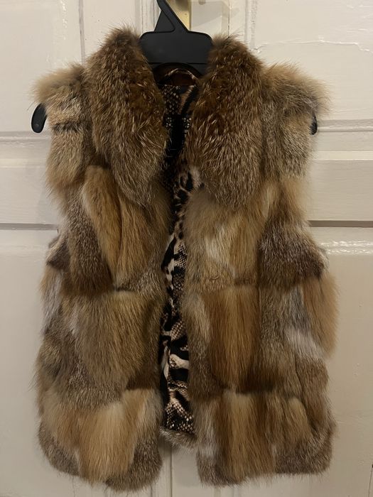 Жилет,жилетка меховая лиса